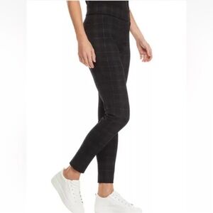 Dalia women’s pull on plaid dress pants size extra large. NWT.